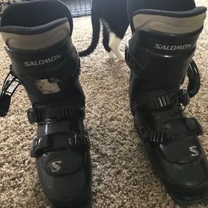 Vintage skiing boots
